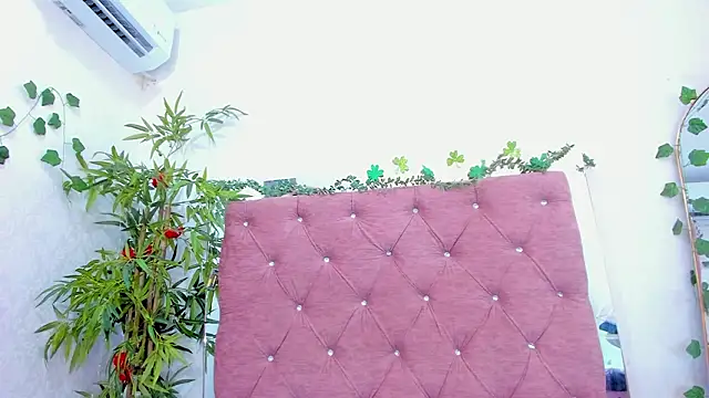 Alaia2's Live XXX Chat