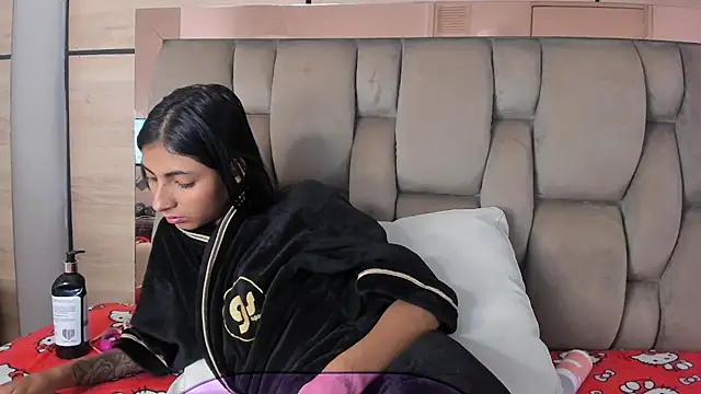 Chat +18 de karol_lewiss ao vivo