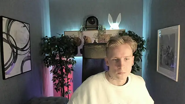 Show modela AlexxSweet na web-kameri