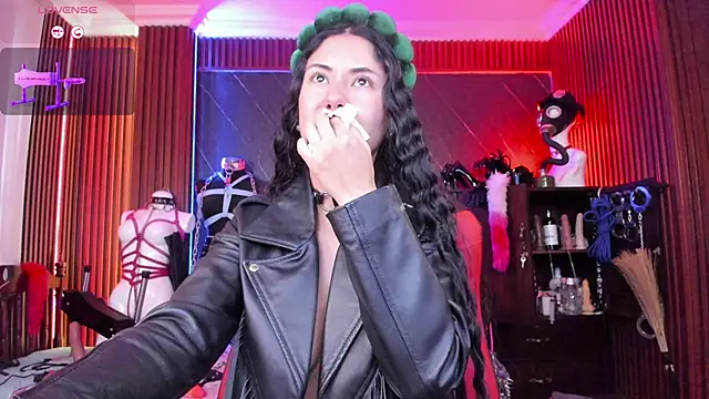 XiaQueen Show in webcam