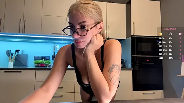 SoftnessMila's Live XXX Chat