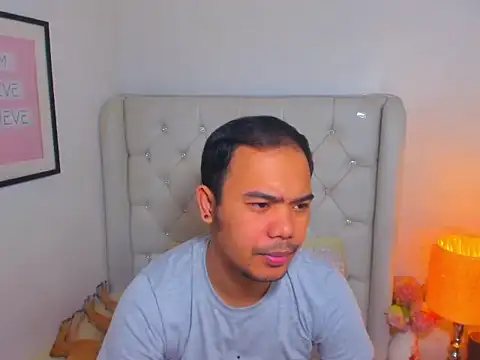 AsianZero 在線直播表演