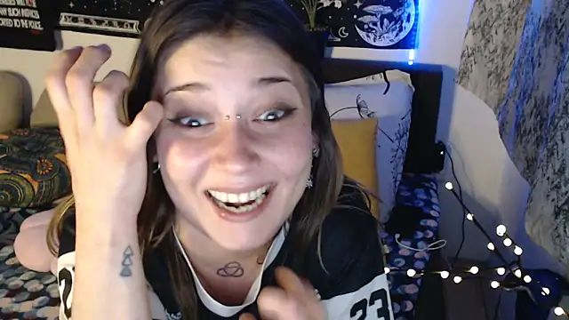 AlienforTwenty: онлайн-секс-чат