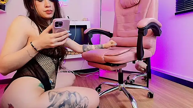 Alice_Vixen élő XXX-chatje