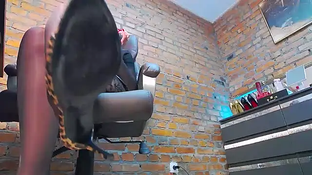 MistressMilana élő XXX-chatje