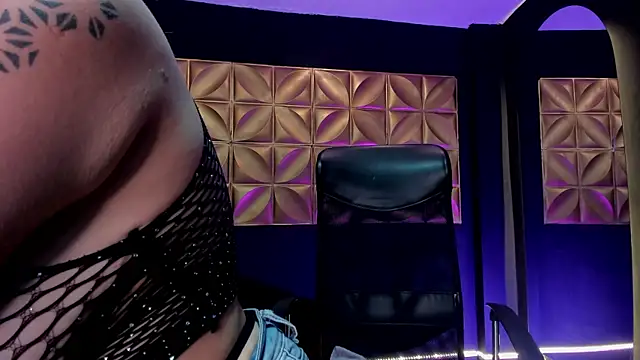 Laurenhillcute14 élő XXX-chatje