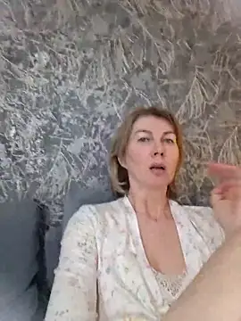 stellahere8 Adlı Modelin Canlı XXX Sohbeti