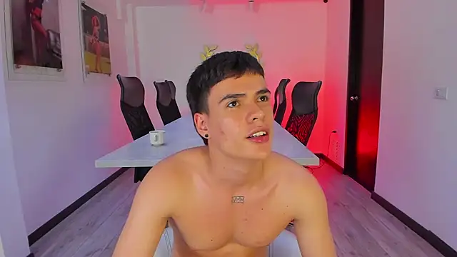 دردشة BenitoSaenz الجنسية المباشرة