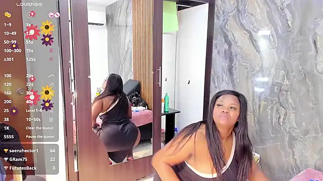 Chat +18 de LauraSaenz01 ao vivo