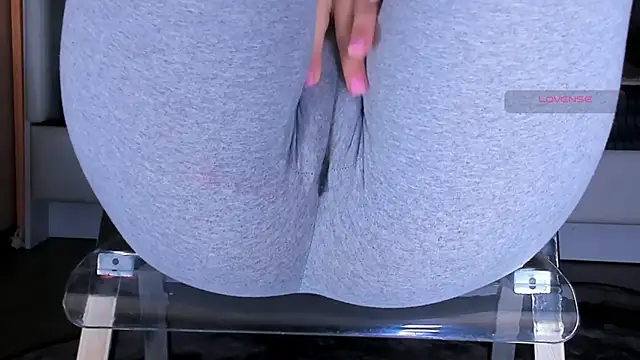 Cameltoe_squirt_inPants' Live XXX Chat