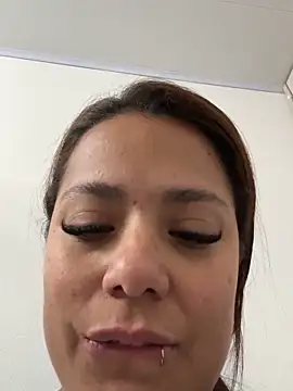 XXX chat uživo modela Pretty__Milf