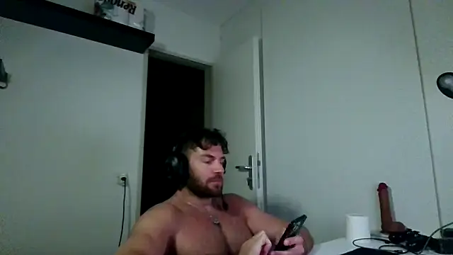 alpha-hunk's Live XXX Chat