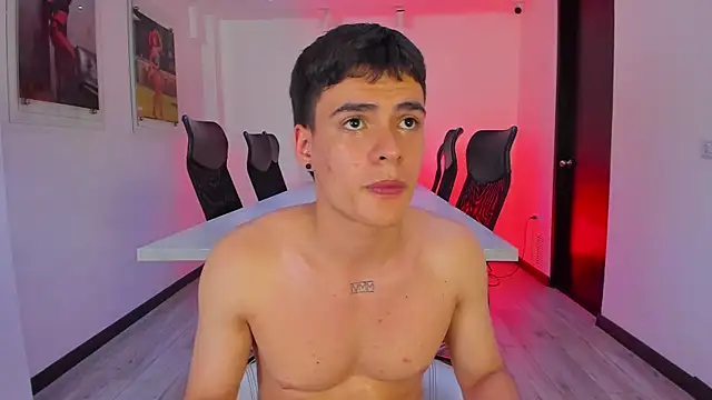 BenitoSaenz: онлайн-секс-чат