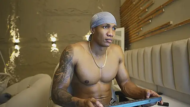 Logan_Varela's Live XXX Chat