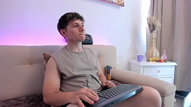 Leoo_Miller: απευθείας συνομιλία ΧΧΧ