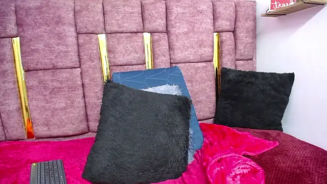 SKARLET_KOVA's Live XXX Chat