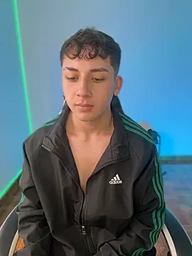 oliver_kyy Webcam show