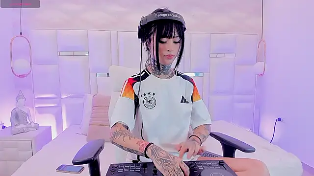 Chat +18 de doll__bella ao vivo