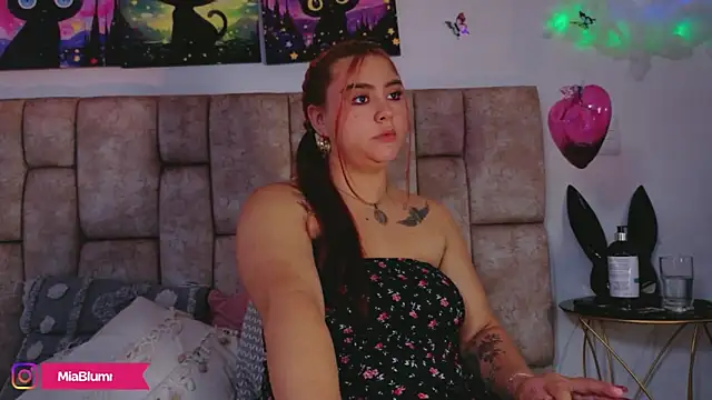 MiiaBlumm_ Chat XXX live