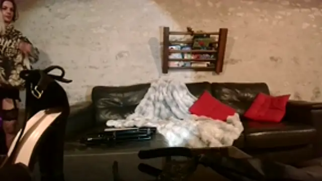 jeremstudio: διαδικτυακό σόου στην κάμερα