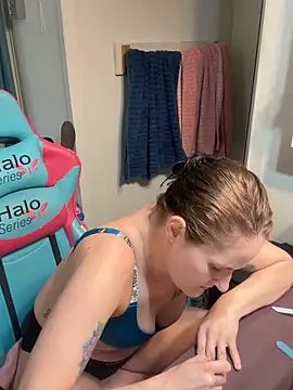 lolabunny9: διαδικτυακό σόου στην κάμερα