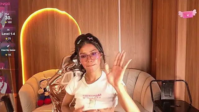 Chat +18 de Alina_b_ ao vivo