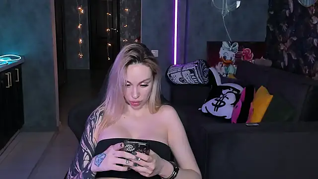 XXX chat uživo modela Blckmirrorr