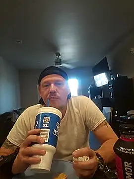 yourMasterisBored Show in webcam