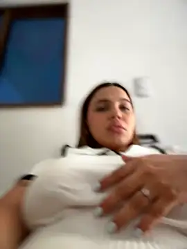 Colibri_xxx Chat XXX in diretta