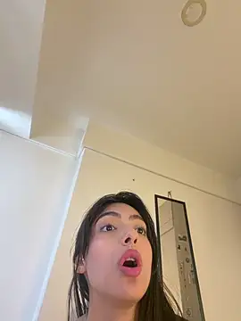 ZaraLuuv 现场XXX聊天