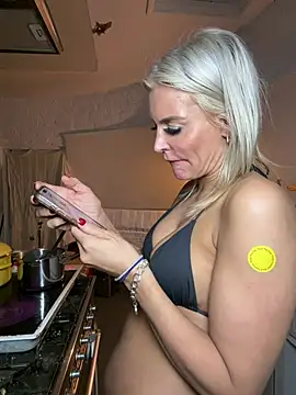 Chat +18 de AliceDx ao vivo