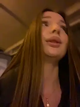 KrisMagnoly Adlı Modelin Canlı XXX Sohbeti