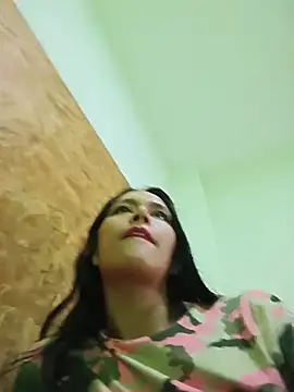 SofiaHairy live XXX chat