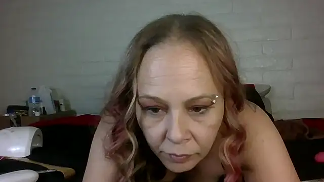 QUEEN_OF_MEN Live XXX-Chat