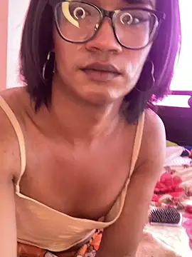 bri_horny webcam show