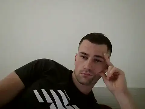 Show modela MrHornyy1211 na web-kameri