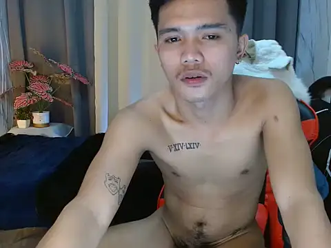YourNaughtyTwink_69 网络视讯表演