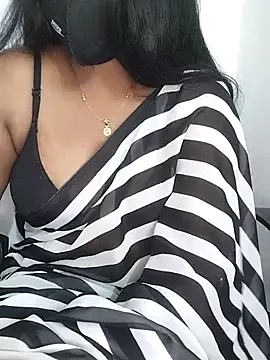 Chat XXX ao vivo de Tamil_Azhaghi