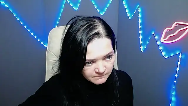 LauraFinn: онлайн-секс-чат