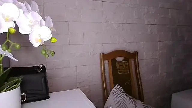 Chatroom XXX en direct de JuliaLovely