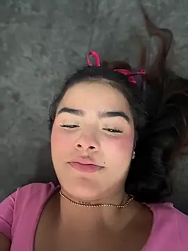 Kaily_Sweet16 Adlı Modelin Canlı XXX Sohbeti