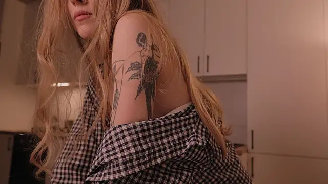 NikaCherie Adlı Modelin Canlı XXX Sohbeti