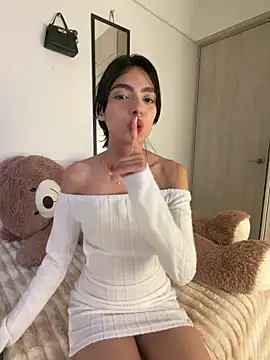 ZaraLuuv's Live XXX Chat