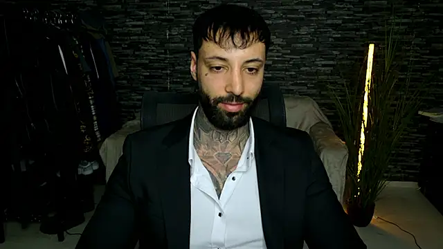 MasculineGuy99のライブXXXチャット