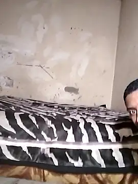 Hittwobird_withonestone webcam show