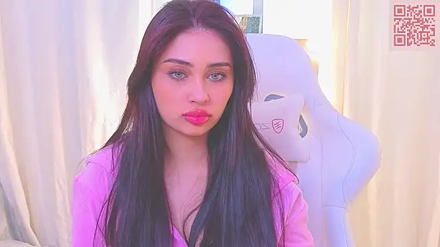 Sofia_Plump Adlı Modelin Canlı XXX Sohbeti