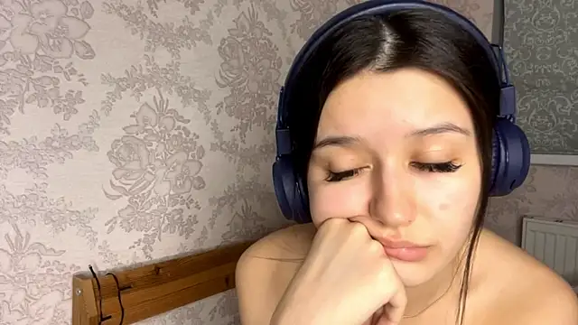 NewGenBaby élő XXX-chatje