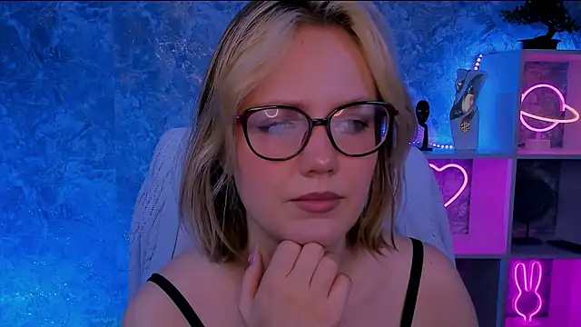 แชท XXX สดของ madeline_doll