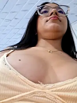 -VICKKY 现场XXX聊天