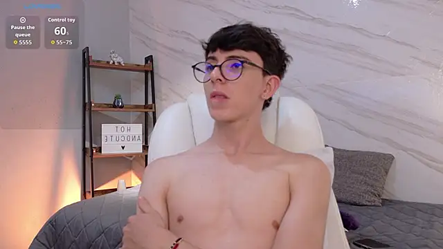 Chatroom XXX en direct de mathias_saenz